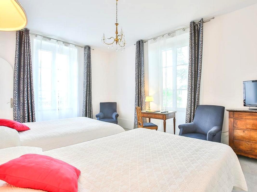 Logis Hotel Royal Saint-Mart Royat Exterior photo